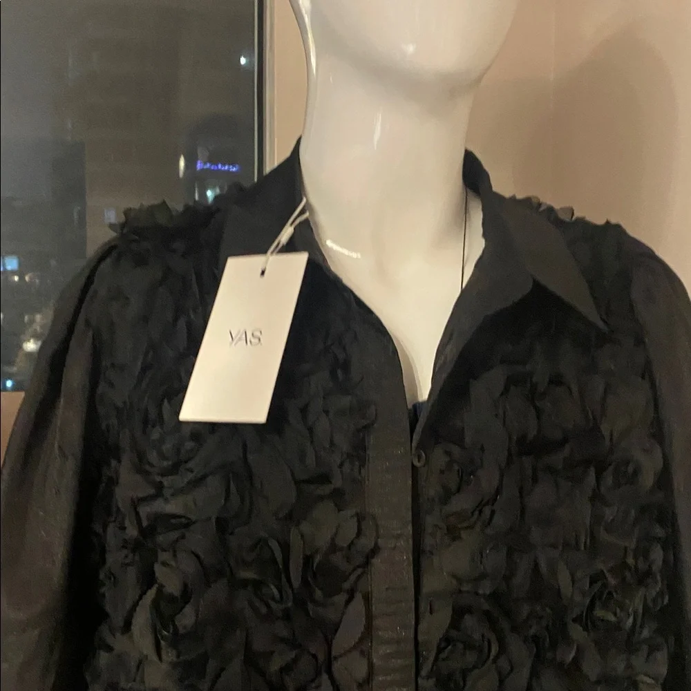 YAS Black Top Textured Floral Top 10 - Picture 6 of 13